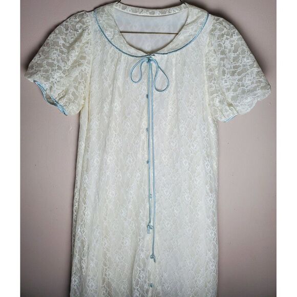 Other - Vintage Sleepwear Artemis Long Lace Robe Medium Short Sleeve Trad Wife Romantic